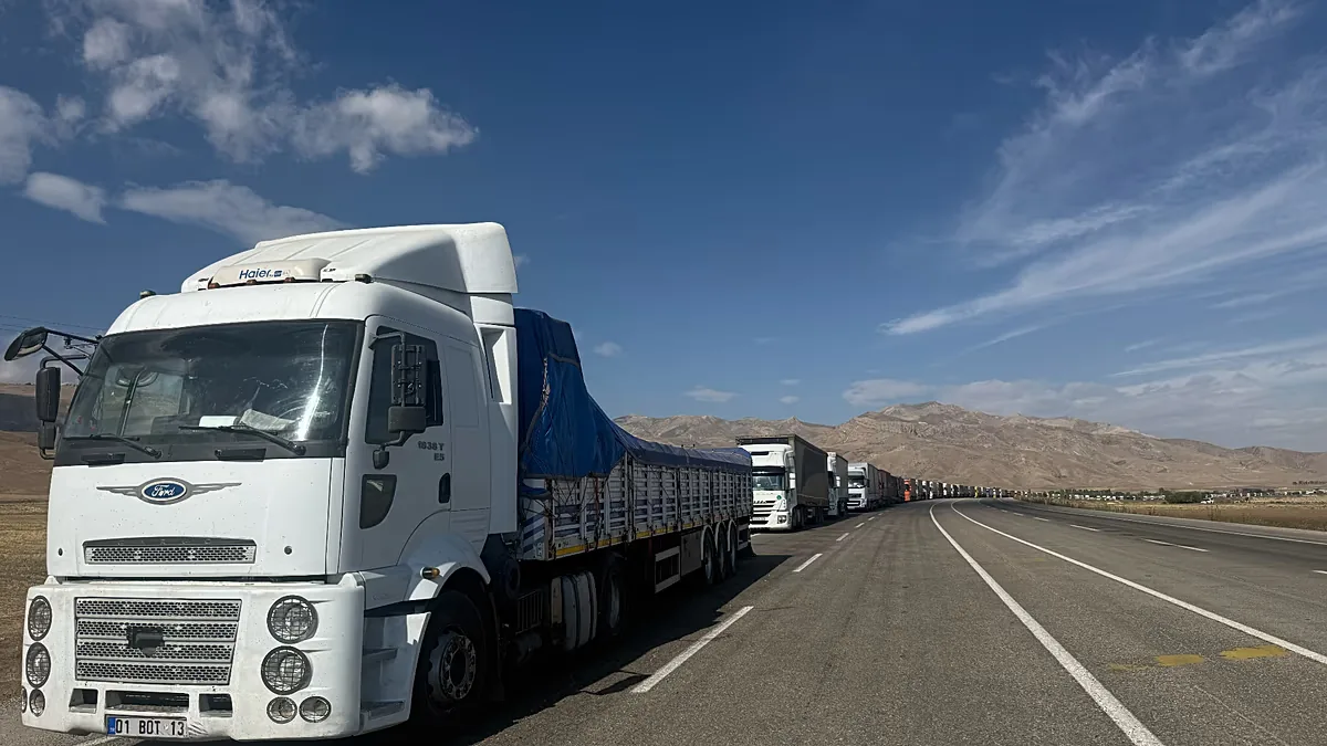 Gürbulak'ta Tır Çilesi Büyüyor: 24 Saatlik Yol 1 Haftaya Çıktı